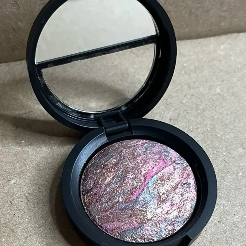 Laura Geller new without